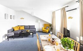 Little Tom Apartments